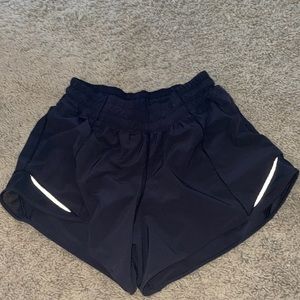 black 4” lululemon hotty hot shorts